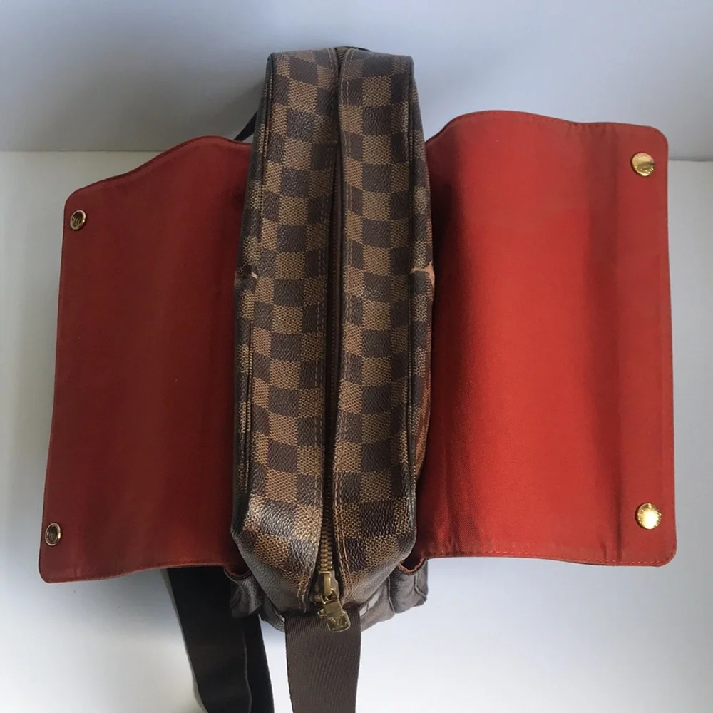 Pre-Love Louis Vuitton Naviglio Messenger Bag in the iconic Damier Ebene